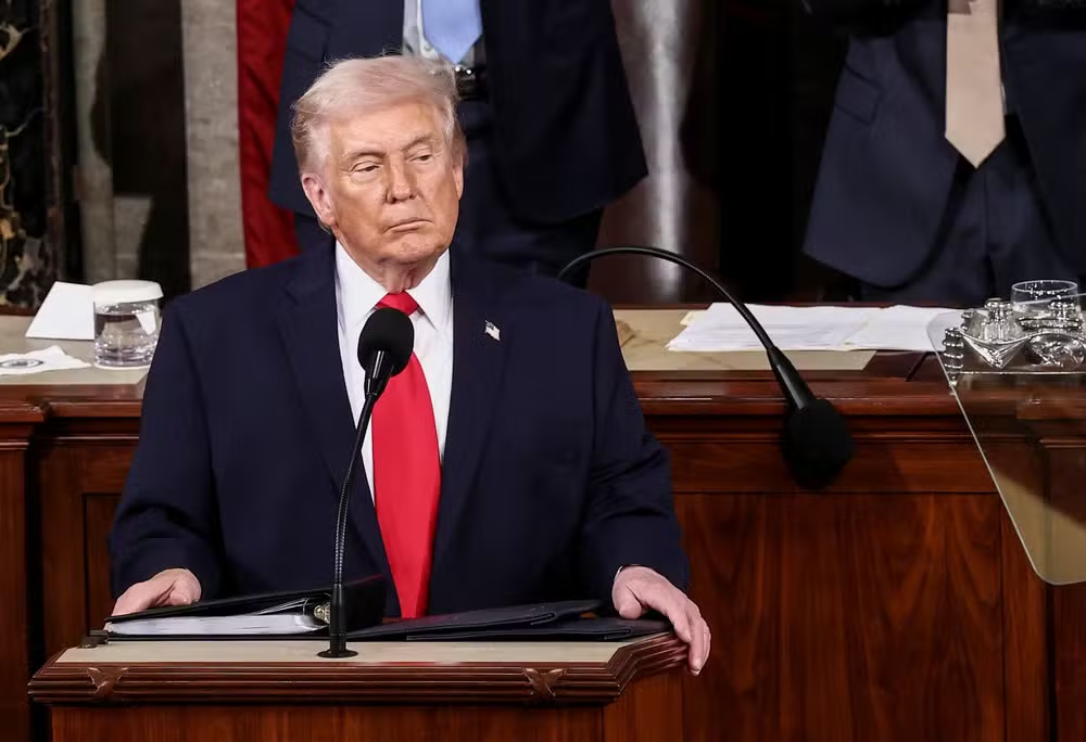 Conflito com o Irã deve durar quatro semanas, diz Trump a jornal inglês